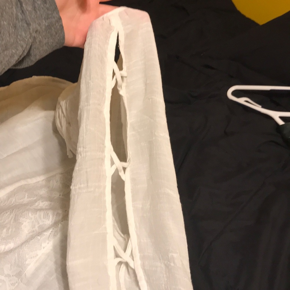 White blouse! - Picture 2 of 4